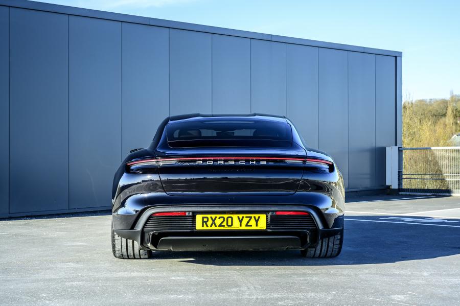  Porsche Taycan Turbo S 2020 года  (UK) (фото 27 из 40)